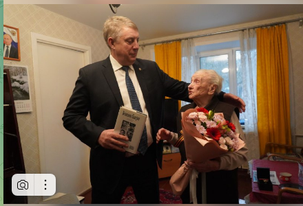 Александр Богомаз вручил Нине Дмитриевне Евсеевой юбилейную медаль «80 лет Победы в Великой Отечественной войне 1941–1945 годов»