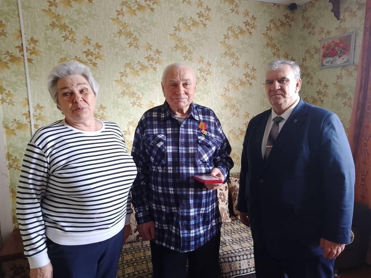 В Брасовском районе труженикам тыла вручили юбилейные медали в честь 80-летия Победы