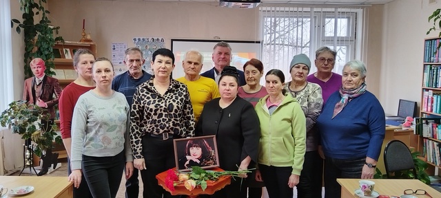 В Дубровской библиотеке состоялось мероприятие, посвященное поэтессе Наталье Шитиковой