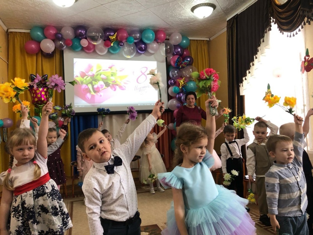 В дошкольной группе МБОУ Дубровской №1 СОШ состоялись мероприятия, посвященные празднику 8 Марта