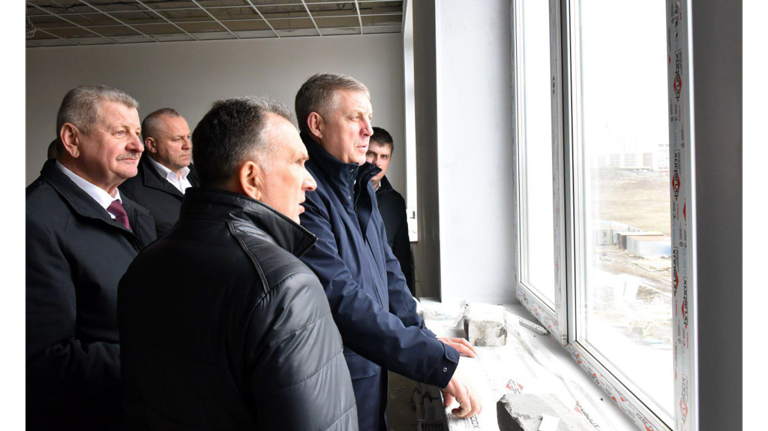 В БРЯНСКЕ ПРОДОЛЖАЕТСЯ СТРОИТЕЛЬСТВО ШКОЛЫ ПО УЛИЦЕ ОЛЕГА СТРОКИНА