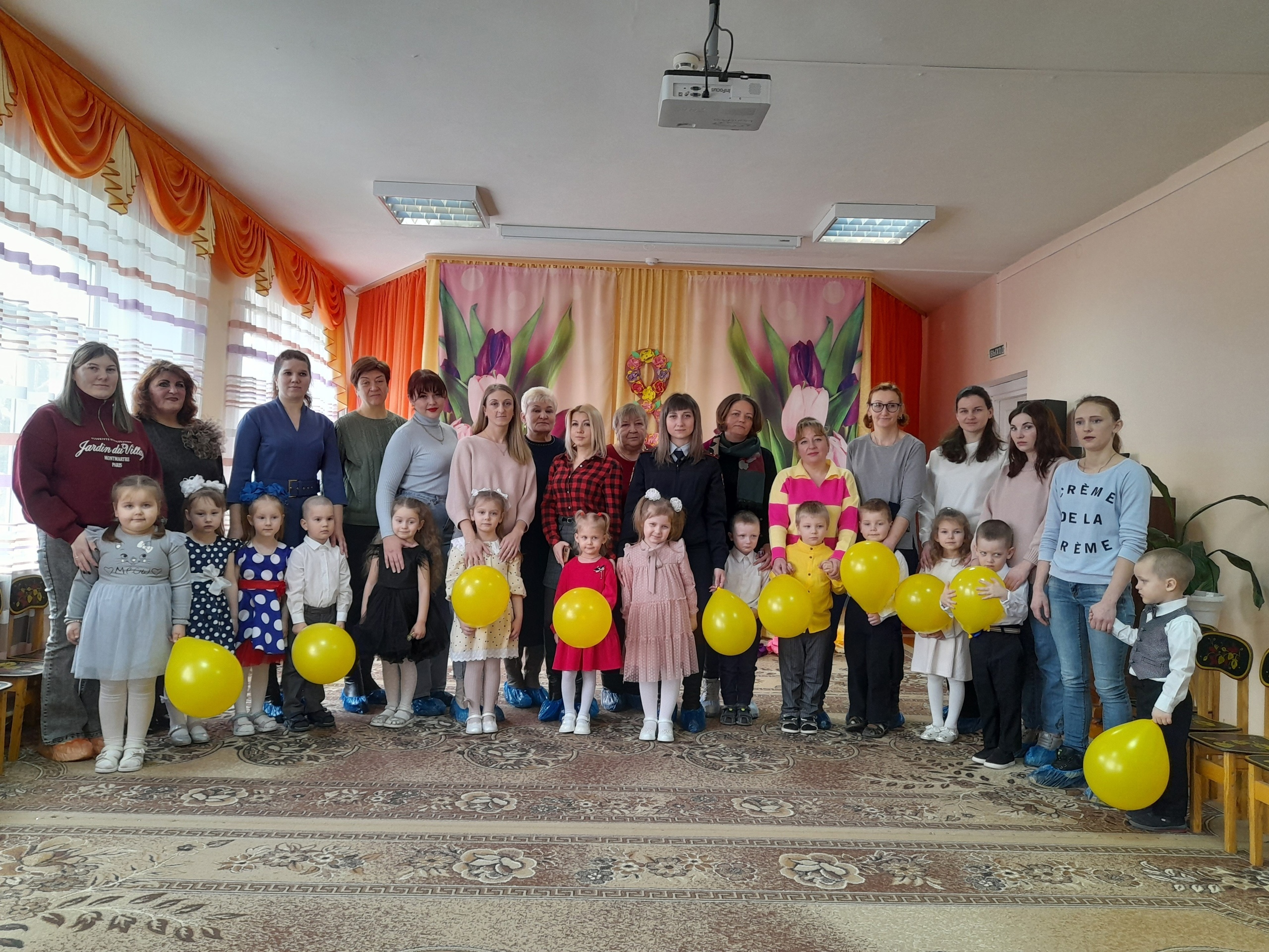 В Дубровском детском саду №2 прошли праздничные утренники, посвященные празднику 8 Марта