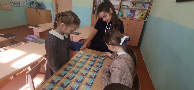 Для учащихся Рябчинской СОШ состоялся классный час «Краски Крыма»