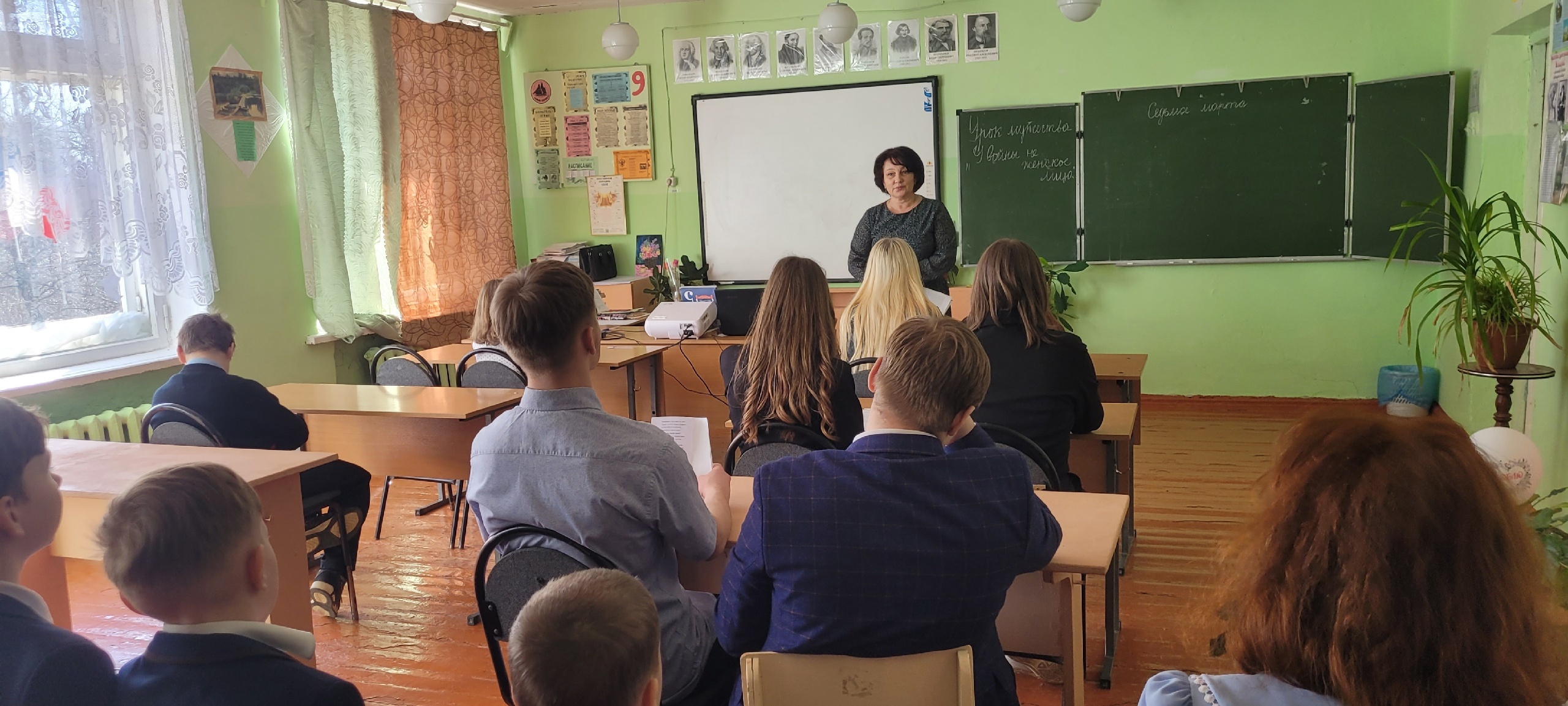 В Давыдчинской ООШ прошло внеклассное мероприятие «У войны не женское лицо… «