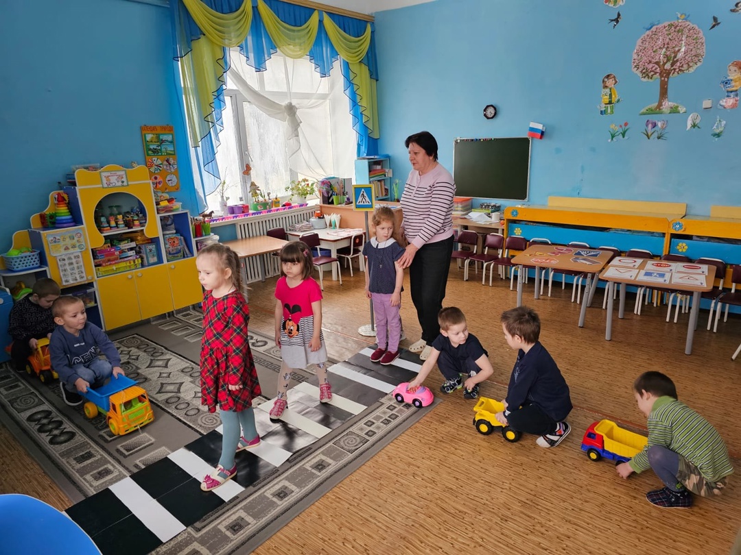 Для воспитанников Дубровской № 1 СОШ состоялась беседа «О чем говорят дорожные знаки?»