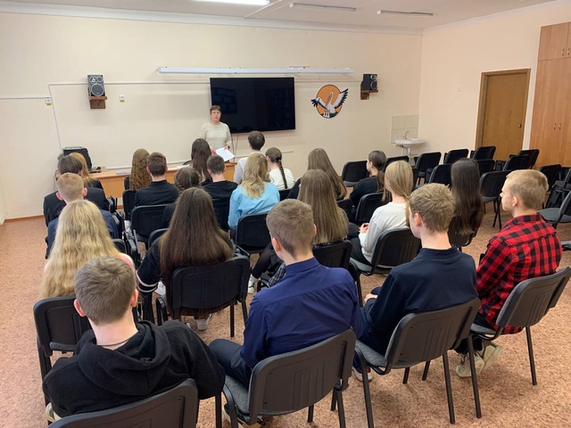 Для учащихся Сещинской СОШ прошло занятие «Ищу работу: как не нарваться на мошенников»