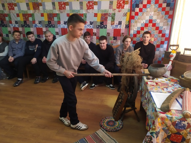 В Алешинском ДК прошла акция «Поэты — фронтовики»