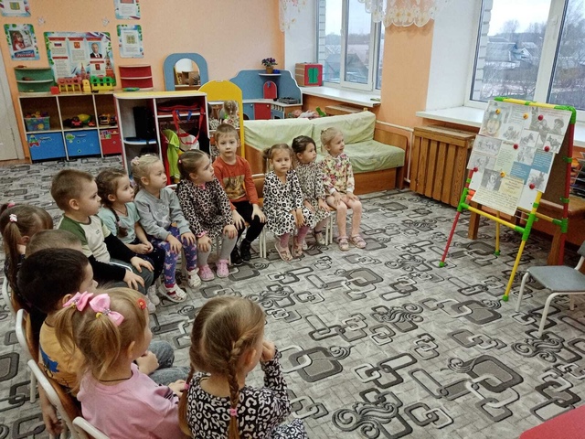 Для воспитанников Дубровского детского сада №4 состоялась беседа с чтением произведения «Четвероногие помощники на фронте»