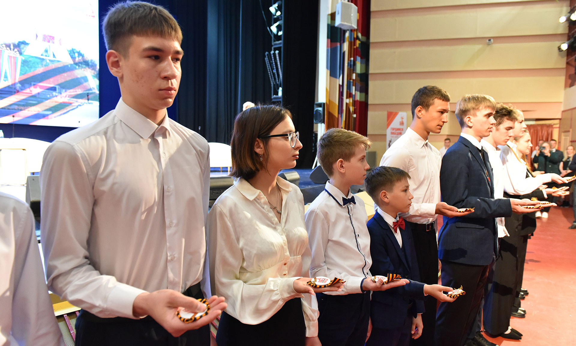 Дубровский школьник рассказал об участии в акции «Георгиевская ленточка»