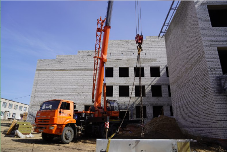 Александр Богомаз проинспектировал строительство школы в Сураже