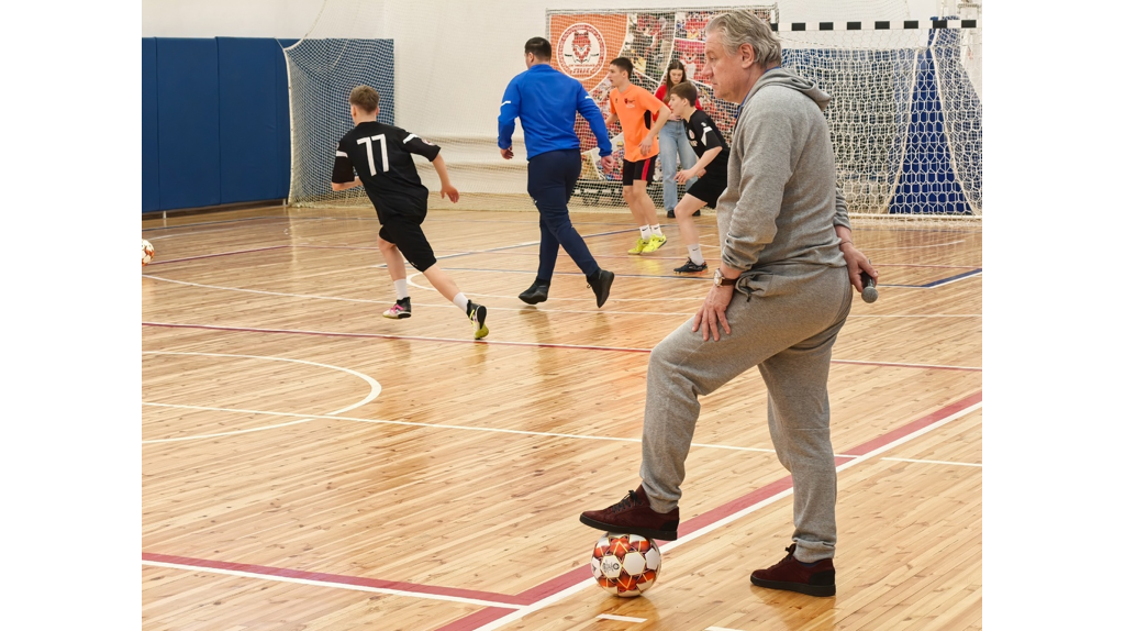 Мастер-класс для студентов БГУОР провел главный тренер брянского «Динамо» Андрей Канчельскис
