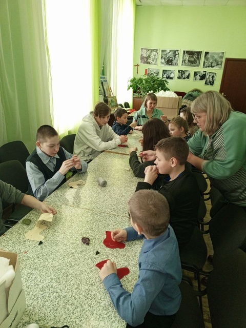 Для воспитанников ГБУ КЦСОН Дубровского района прошел мастер-класс по созданию птички