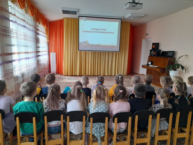 Для воспитанников Дубровского детского сада №2 состоялись беседы «Города-герои»