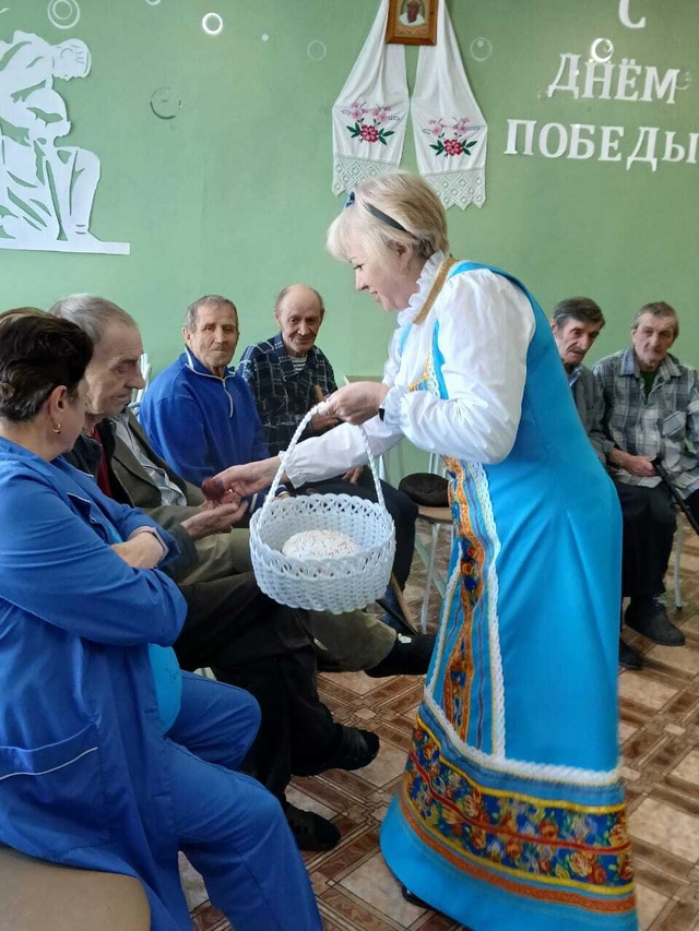 Для жителей стационарного отделения временного проживания граждан пожилого возраста и инвалидов ГБУ КЦСОН Дубровского района прошло мероприятие «Пасхальной радости сияние»