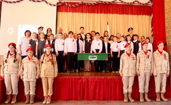 В карачевской школе им.А.М.Горького состоялось торжественное открытие проекта «Парта Героя»