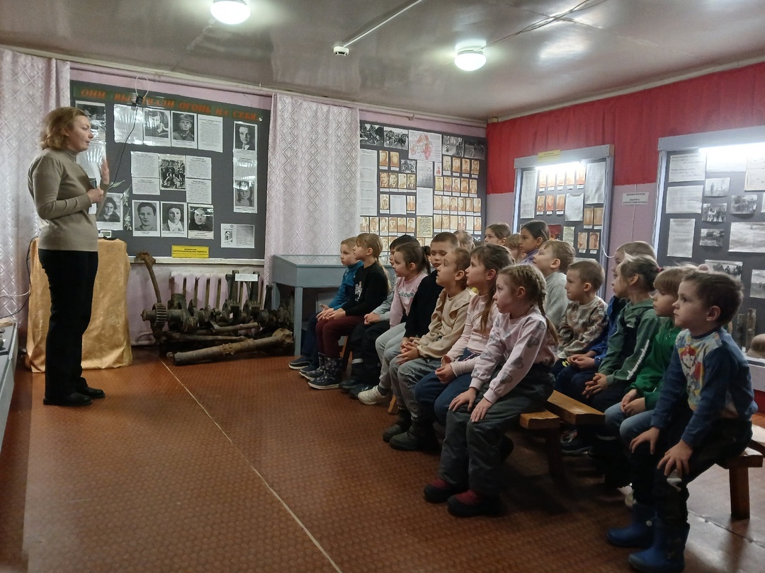 Для воспитанников Дубровского № 1 СОШ состоялась экскурсия в Дубровский краеведческий музей