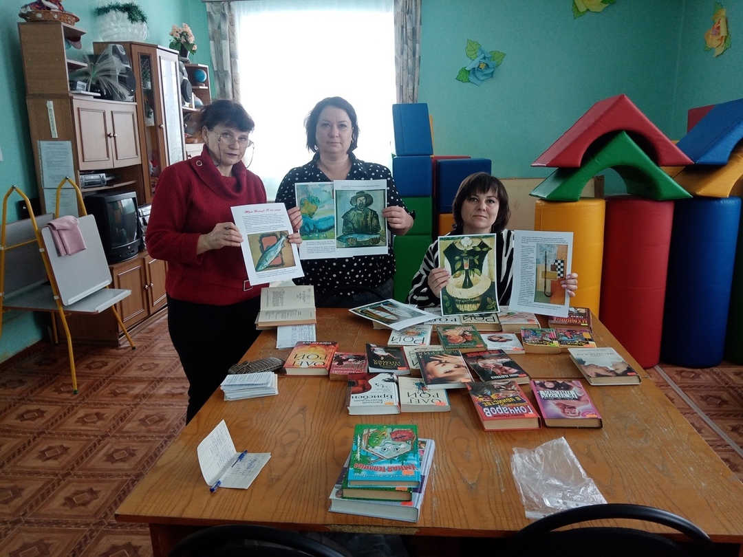 Сотрудники Дубровской библиотеки посетили ГБУ КЦСОН Дубровского района