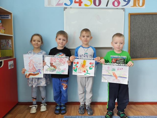 Воспитанники Дубровского детского сада №4 приняли участие в гражданско-патриотической акции «Рисуем Победу»