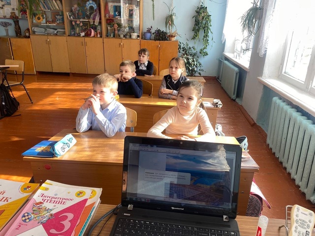 В Давыдчинской ООШ прошло занятие в рамках проекта «Разговоры о важном»