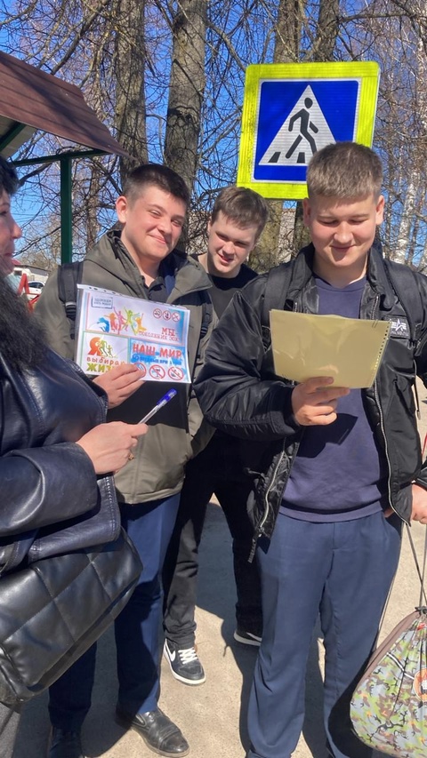 На улицах поселка Дубровка прошла акция «Быть здоровым – это классно! Вы согласны?»