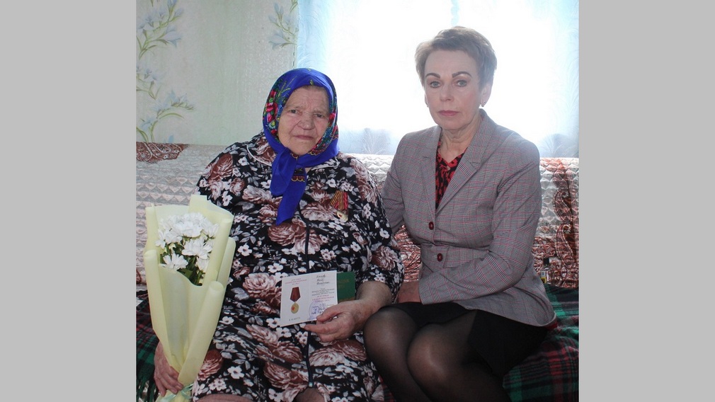 Юбилейные медали в честь 80-летия Победы вручили в Гордеевском районе