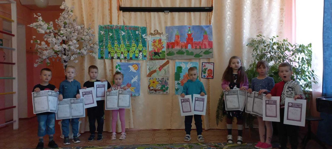 Воспитанники МБОУ «Сещинская СОШ им. К. Я. Поварова» приняли участие в акции «Рисуем Победу»,