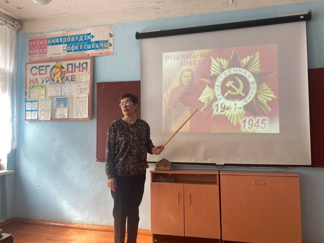 Для учащихся Давыдчинской ООШ состоялся классный час «Поклонимся великим тем годам»