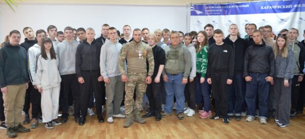 Студенты КФ ОГУ имени И.С.Тургенева встретились с участником СВО с позывным «Суровый»