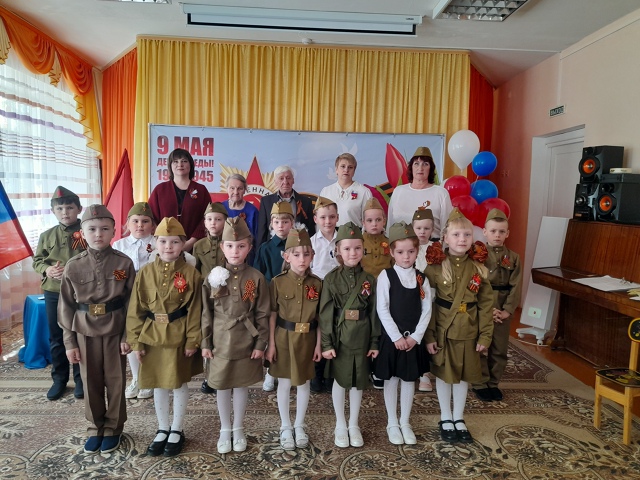 В Дубровском детском саду №2 «Ромашка» прошёл утренник, посвящённый 80-летию Победы