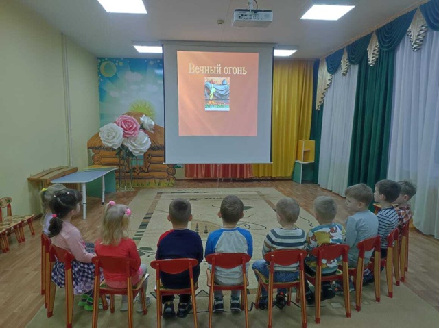 Для воспитанников Дубровского детского сада №4 прошло занятие, посвященное Вечному огню