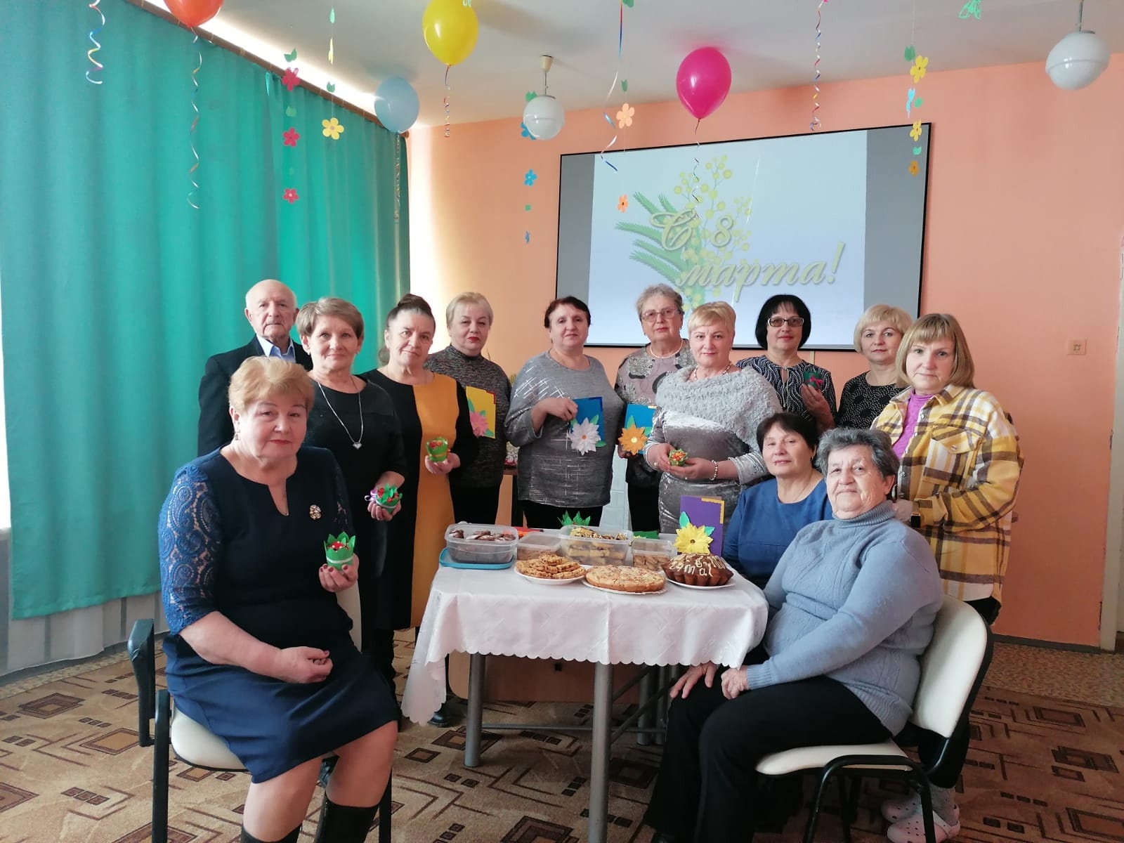 Сотрудники ГБУ КЦСОН Дубровского района оказывают помощь жителям района