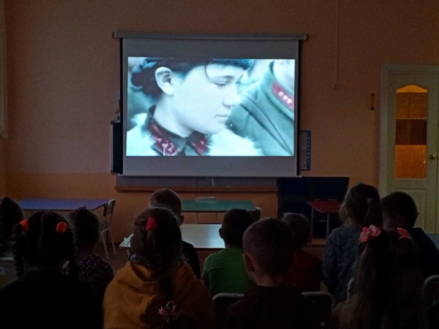 Для воспитанников Дубровского детского сада № 4 состоялась беседа «Женщины войны»