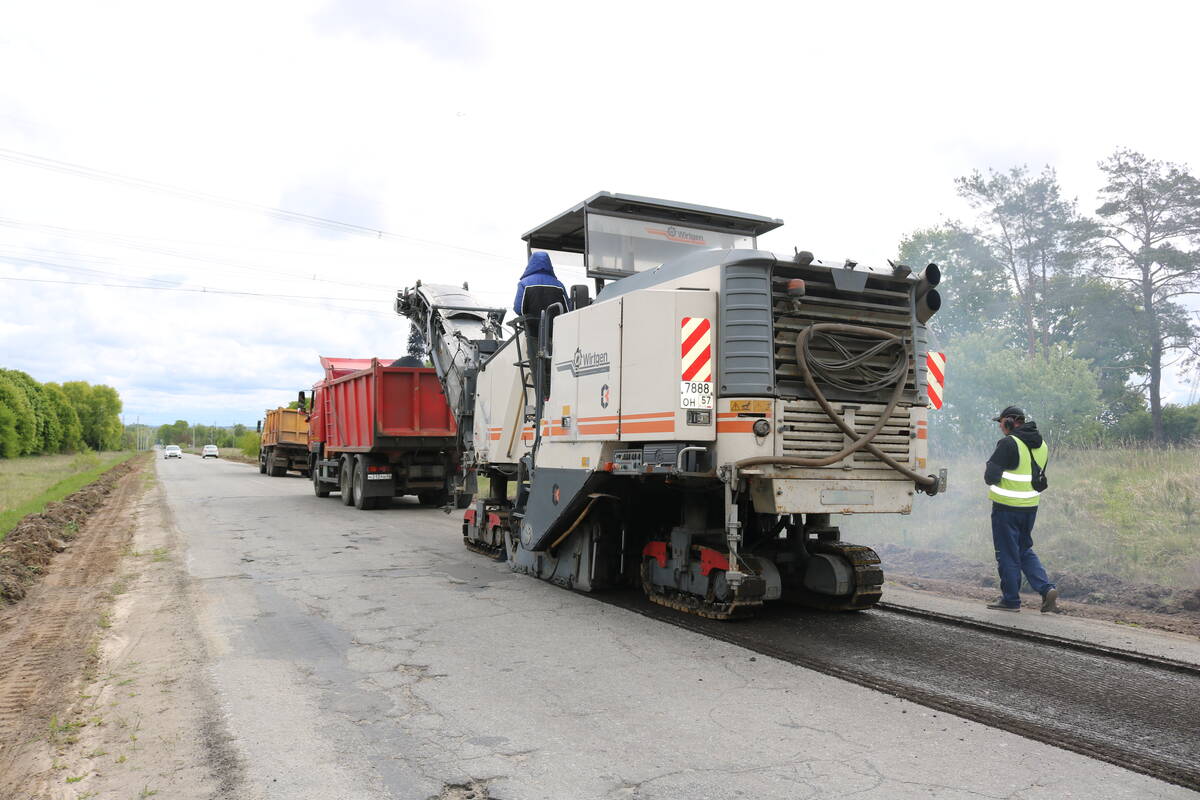В Брянской области продолжается капремонт автодороги на участке  Комаричи-Севск