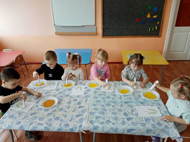 В Дубровском детском саду №4 прошёл тематический день, посвященный Всемирному дню одуванчика