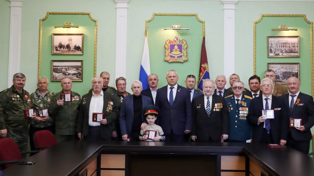 В Брянске памятные медали вручили воинам-интернационалистам