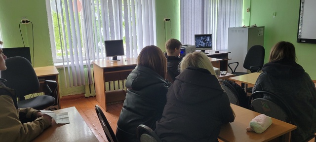 Учащиеся Давыдчинской ООШ приняли участие в просмотре фильма «Ах, эти синие глаза»