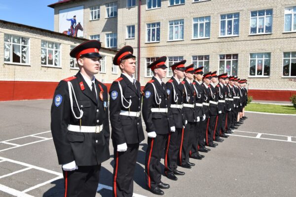 В Стародубе для 18 выпускников казачьего корпуса прозвенел последний звонок