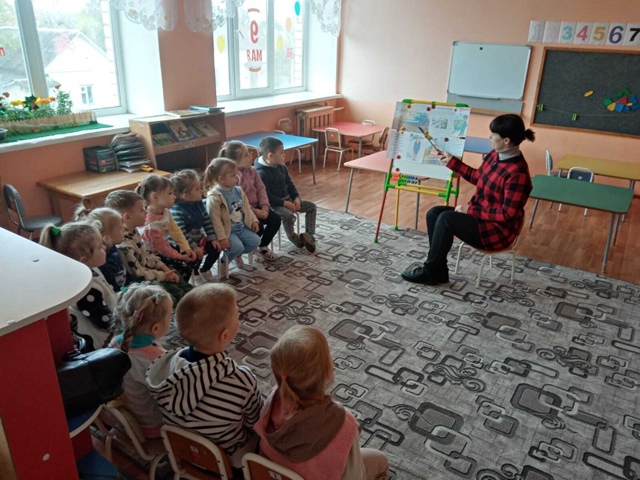 Для воспитанников Дубровского детского сада № 4 состоялась беседа «Профессии взрослых»