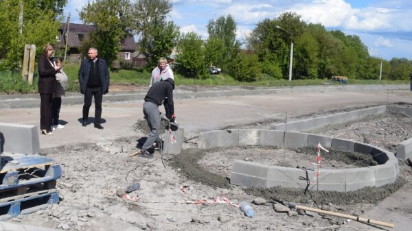 В Глинищево идет благоустройство площади «Народной»