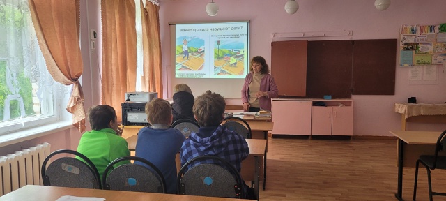 Для учащихся Давыдчинской ООШ состоялся классный час «Железная дорога-зона повышенной опасности»