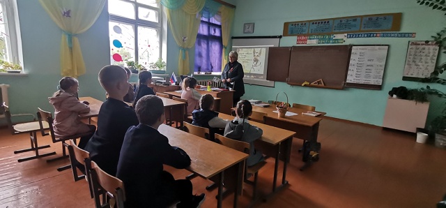 В Рябчинской СОШ прошло занятие курса внеурочной деятельности «Разговоры о важном»