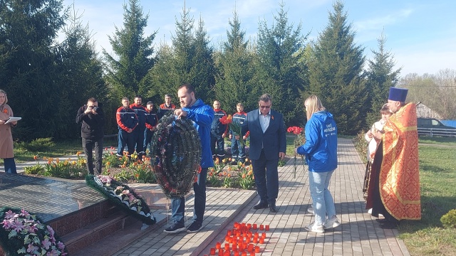 Учащиеся Дубровской №1 СОШ приняли участие в акции памяти у мемориального комплекса в Голубеи