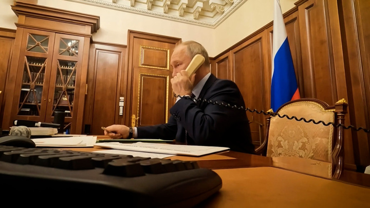 Путин в связи с ЧП под Брянском поговорил по телефону с Белозеровым и Богомазом