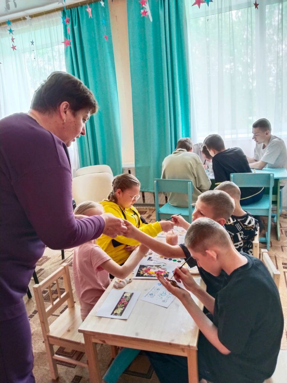 Для воспитанников ГБУ КЦСОН Дубровского района состоялся инфоурок «Многогранная Россия. Народные промыслы»