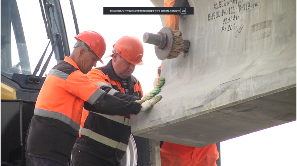 В Унече на строительстве путепровода уложили последнюю балку