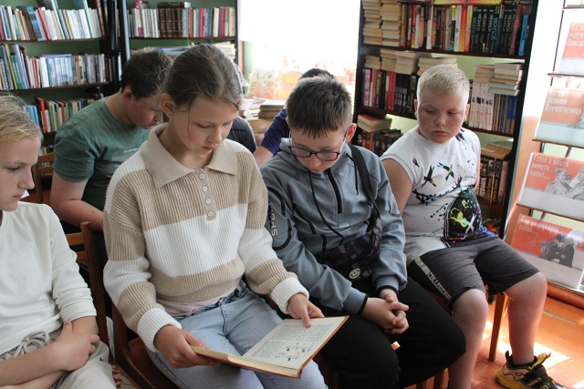 Для читателей Дубровской детской библиотеки прошло мероприятие «Анатолий Маркуша: для лётчиков и для мальчиков»