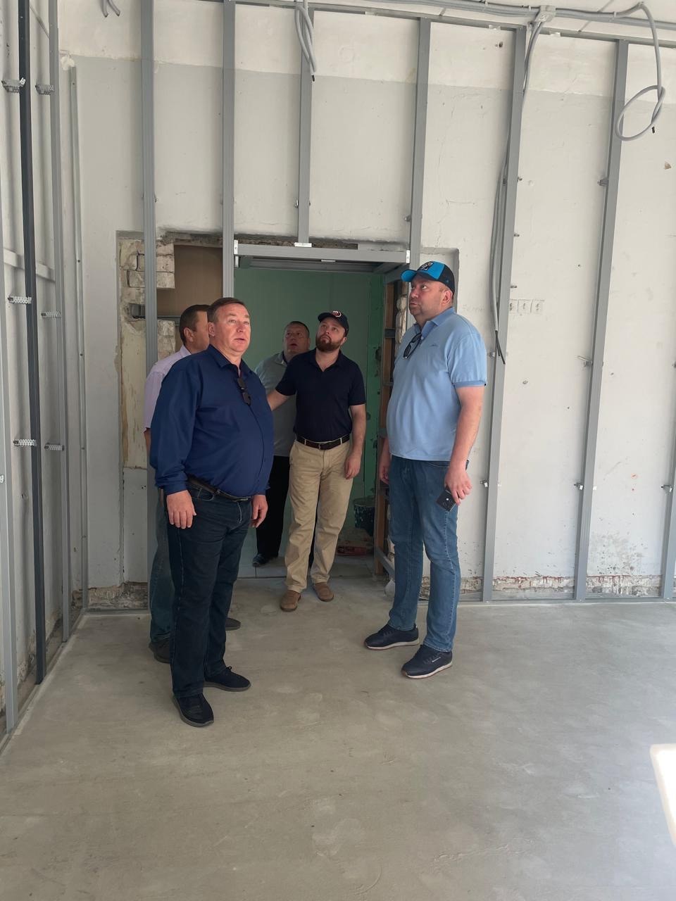 В Дубровском районе проинспектировали объекты, на которых идет капремонт