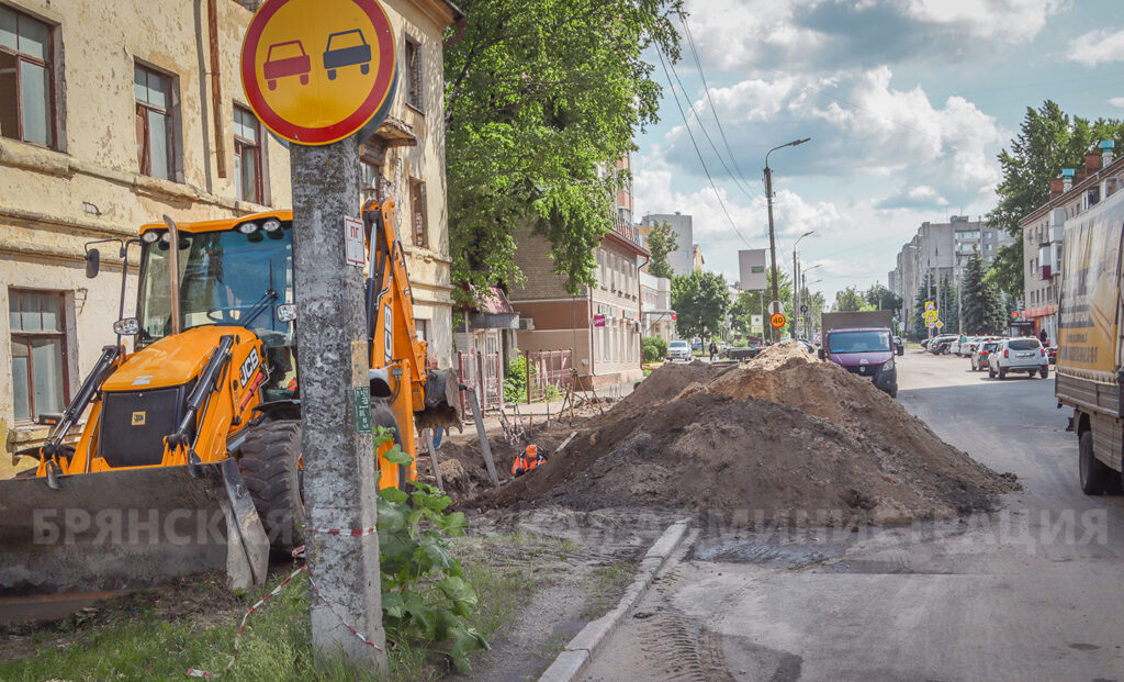 В Брянске в Фокинском районе строят сеть ливневых канализаций
