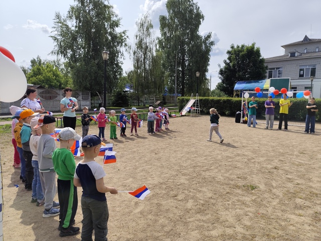 Для воспитанников Дубровского детского сада № 4 прошёл тематический день, посвященный Дню России