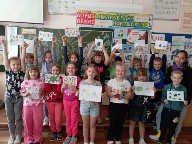 Для учащихся Дубровской № 1 СОШ прошел конкурс рисунков «Любимые мультяшки»